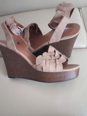 Indigo  Dusty Rose Woven Suede Wedge Sandals Size 9M
